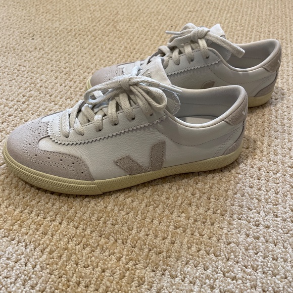 Veja volley women’s leather shoes - Picture 3 of 7